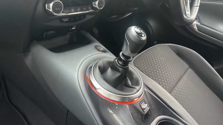 Nissan Juke 1.0 DiG-T N-Connecta 5dr Petrol Hatchback